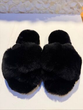 aerie Black Faux Fur Slide Slippers